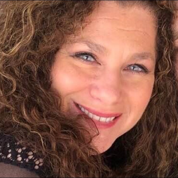 Meet your Posher, Lisa - Picture 1 of 1